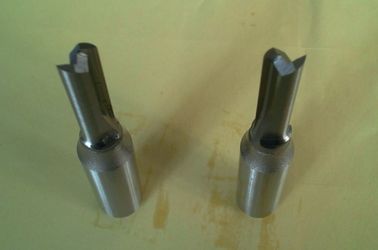 TC0111 CNC の鋼鉄すねとかまれるルーターによってかまれるまっすぐなフルートの固体炭化物 Straignt